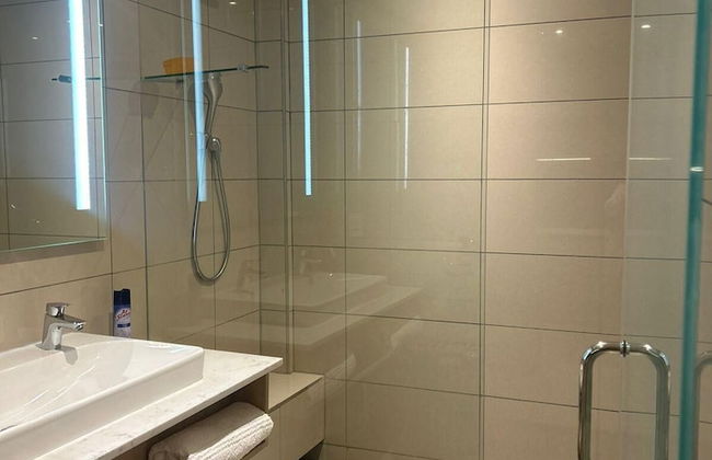 Luxury Apartment Sandton / no Loadshedding / Dstv - Photo 11