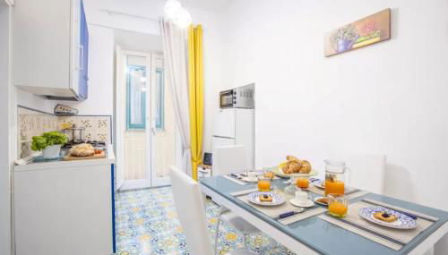 Lovely apt in Sorrento Old town Close to the Beach - Photo 2