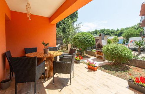 2 Bedroom Gorgeous Apartment In Umag - Foto 10