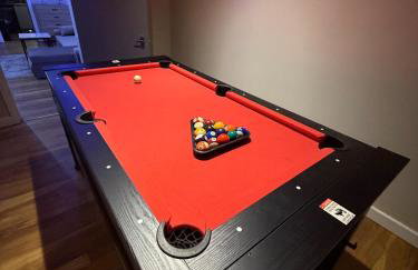 Luxury Modern Apartment, Sleeps 4 and Games Room - Photo 3