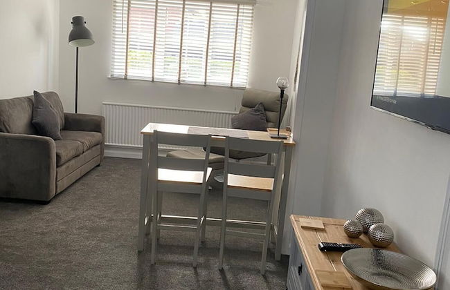 Riverside Park Ground Floor Apartment - St Neots - Photo 12