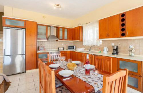 Villa Petros Large Private Pool Walk to Beach Sea Views A C Wifi Car Not Required - 180 - Foto 21