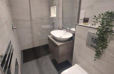 Stunning 1-bedroom annexe flat with own entrance near London - Photo 27