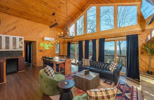 6 Br Cabin Hot Tub Fire Pit Min to Hatley Pointe - Foto 6