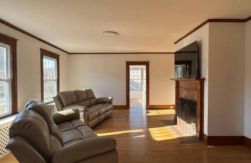 Warm and Cozy 4Bd 2Bath - Foto 10