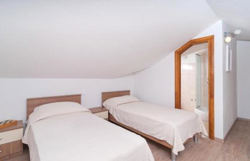 Five-Bedroom Holiday Home In Donji Humag - Photo 34