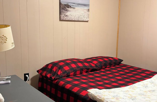 Lakefront Hideaway Resort - Photo 2