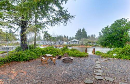 Ocean Shores Retreat with Porch and Canal Views! - Foto 31