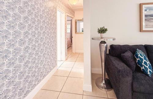 Waterfront Florida Vibes and Views - King Bed - Foto 16