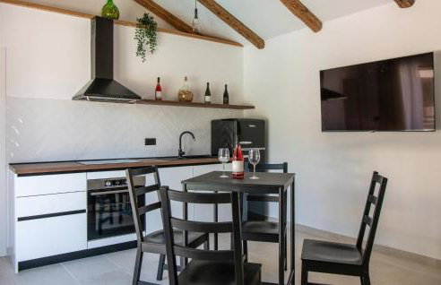 Amazing Home In Bartici With Wifi - Photo 6