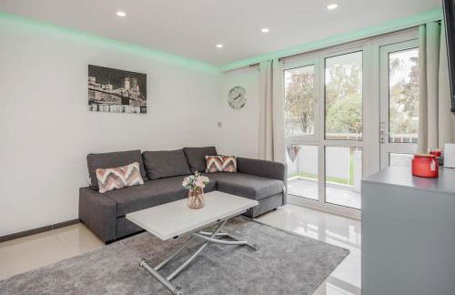 Lovely 2-Bedroom Condo With Balcony and Park View - Foto 12