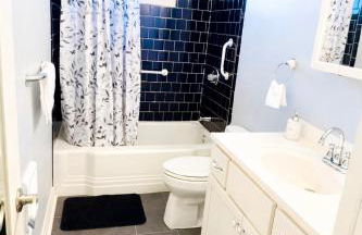 The Charming Cozy 4-Bedroom Getaway in Glen Burnie - Foto 10