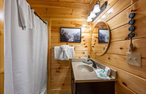 Indoor Pvt Pool, Pkyway, 44, HotTub, BBQ, King - Photo 25