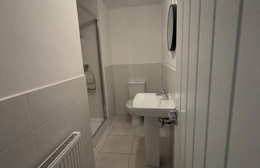 Luxury Contractor 4 Bed Home Sleeps 8 Cardiff Airport Parking - Foto 19