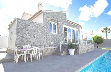 Modern Detached 4 Bed 3 Bath Villa with private pool close to all amenities - Foto 46