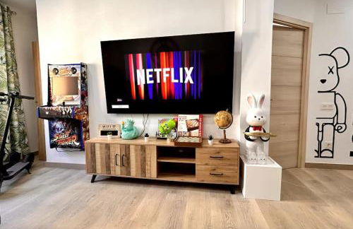 LUJO Proyector, Maquina Arcade, Wifi y patinetes - Foto 16