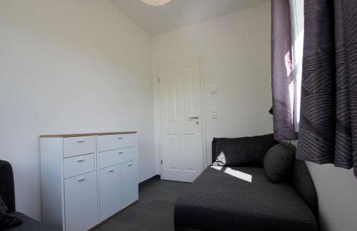 wassernahes Ferienhaus mit Meerblick und Schwimmbadnutzung in Sellin - Ferienhaus Rohrweihe - Foto 16