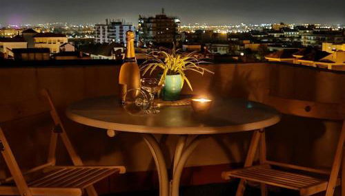 A un metro Sevilla. - Foto 3