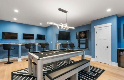 Livin' Large Lake Norman Estate w/ Pool, Dock, Game Room & Scenic Views - Foto 12