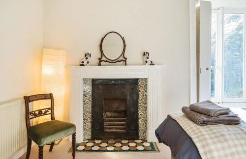 Artist's Studio - Photo 36