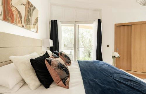 Modern contemporary home in beautiful setting - Foto 63