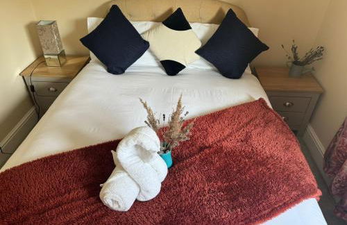 Comfy, king bed families & Contractors welcome - Foto 9