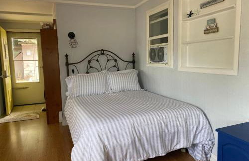 Caseville Splash and Sand Beach House - Photo 41