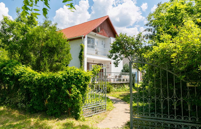 5 bedroom House in Fonyód with garden and terrace - Photo 1
