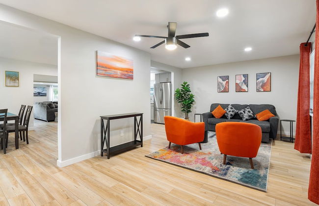 Upstay - Bungalow w Games Golf Fire and Patio - Photo 6