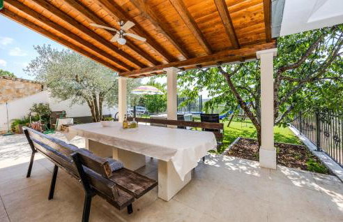 Three-Bedroom Holiday Home In Katuni - Foto 11