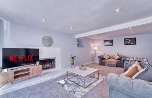 The Stylish Gem of Bath - Sleeps 10 - Photo 23