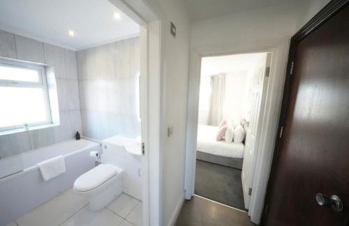 HEATHROW AIRPORT apartments-FREE parking-Free underground to and from Heathrow-30 min central London - Foto 45
