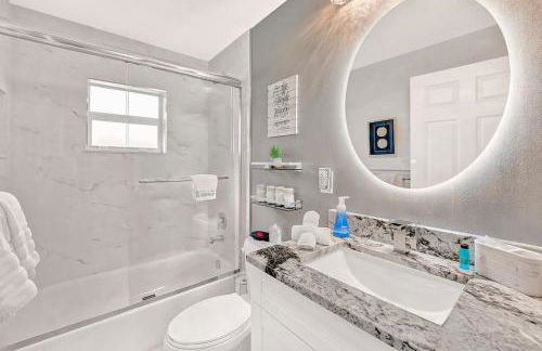 Glamorous Newly Built Pool Home, Tiki Hut, Huge Patio, Air Hockey in Delray Beach Near The Ave! - Foto 26