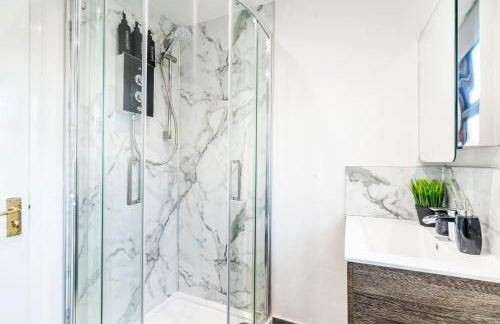 Free parking, Private Garden and Netflix, Charming Elegant 2 bedroom House Nottingham - Photo 60