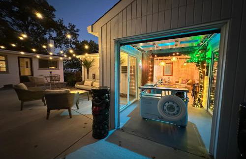 The Sleepy Tiki - game room, tiki lounge, firepit - Foto 53