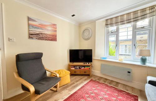 Sheplegh Court Charming Cottage and Pools within Stunning Grounds - Photo 8