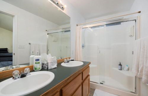 Rock Bluff Retreat - Home for 6 - Foto 19