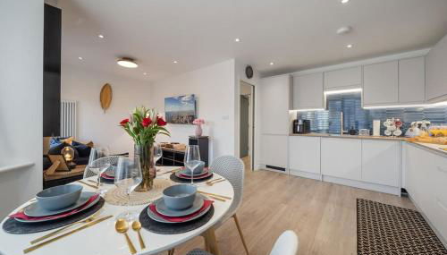 Newly Refurbished 2 Bed Flat - Photo 3, minibar