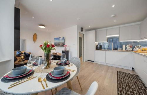 Newly Refurbished 2 Bed Flat - Photo 3