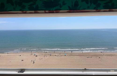 The beach and the sea in front of you - Photo 35