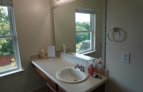 Peaceful Family Retreat Near AT&T Stadium, Texas Rangers, Six Flags, Epic Waters Indoor Waterpark, DFW Airport & More! - Foto 13