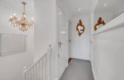 Stylish 3 bedroom townhouse for 5 guests, set in the medieval grid with off street parking - Foto 17