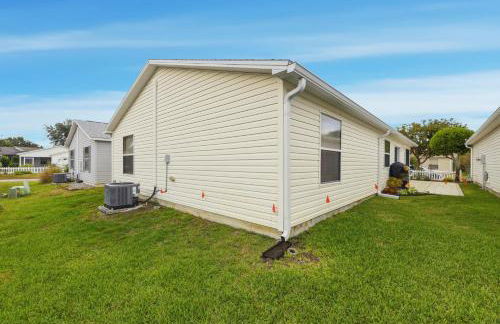 Cozy 2BR Mins to Lake Sumter Landing and Brownwood Paddock Square with BBQ, Workspace, Murphy Bed - Foto 11