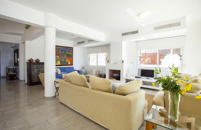 Sunset Beachfront Villa Meneou - Foto 32