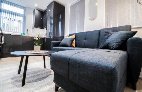 The Eden Suite - 1BR Chic Apt with Luxe Shower, Smart TV & Free Secure Parking in Central High Wycombe HP13, Sleeps 3 - Foto 39