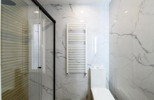 APT-Inside the Wall-Family,Games,Relax,History - Foto 24