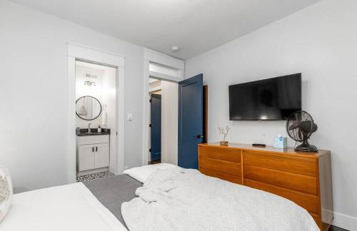 Spacious 5BR/5.5BA Near Plaza & Museum - Photo 28