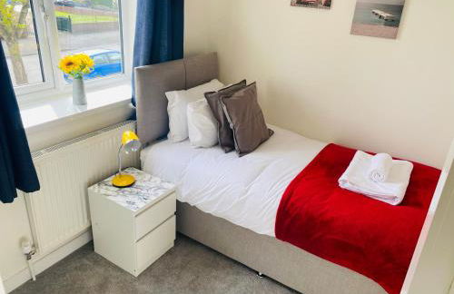 Modern Family Home with Off-Road Parking - Foto 27