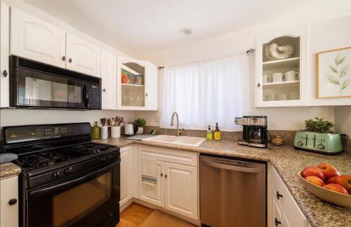 Steps to Sand Cozy 3BR Partial Ocean Views - Foto 14