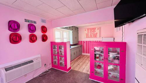 Barbie-1Bed1BathKitchDeckGrill-Sleeps Up to 4 - Foto 2